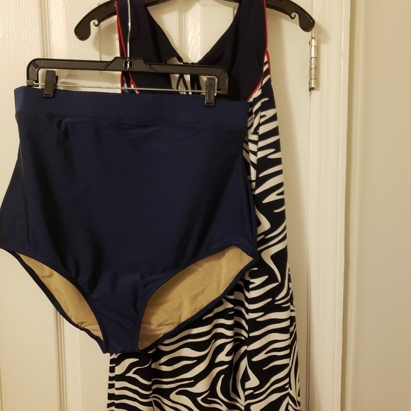 NWT Dress - Picture 3 of 3